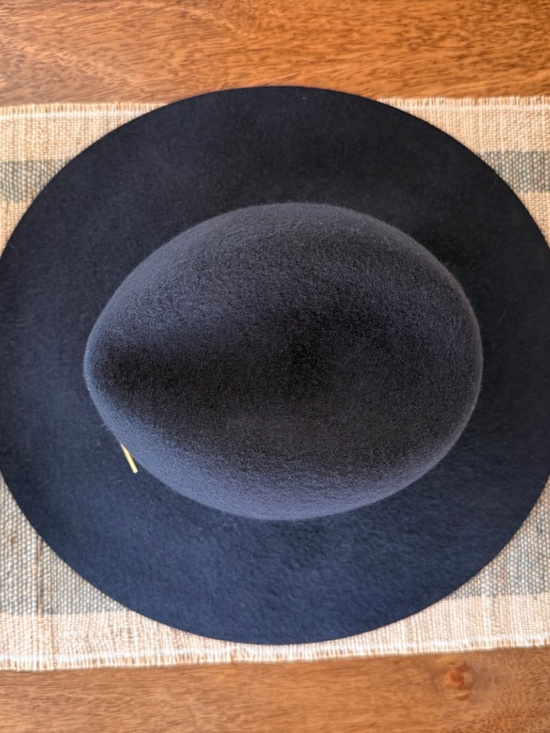 Janessa Leone Lane Pin Fedora Navy Wool Hat. Size: Small